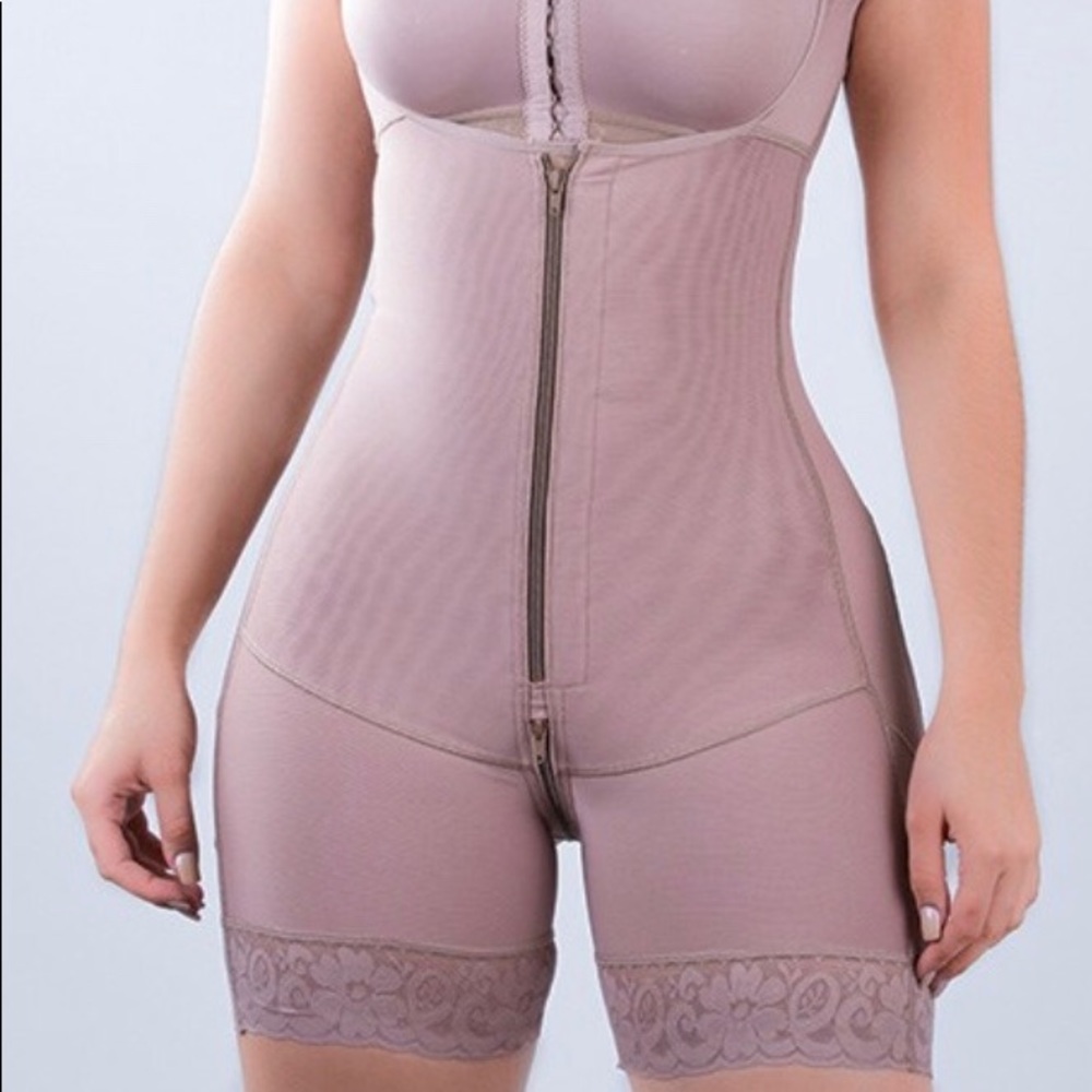 Colombian bodyshaper🦵